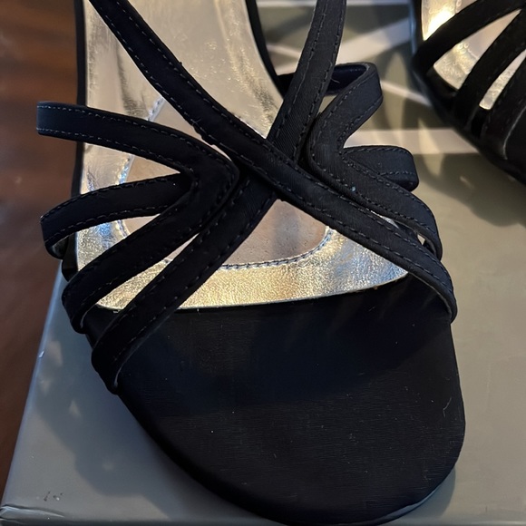 (#139)NWT ladies black heeled dress sandals by Mark & Lemp. Size 6 1/2 medium - Picture 4 of 9